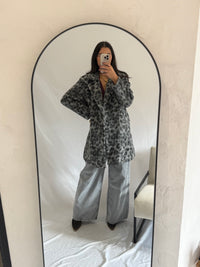 Manteau léopard gris - Émeline