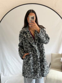 Manteau léopard gris - Émeline