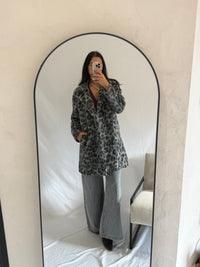 Manteau léopard gris - Émeline
