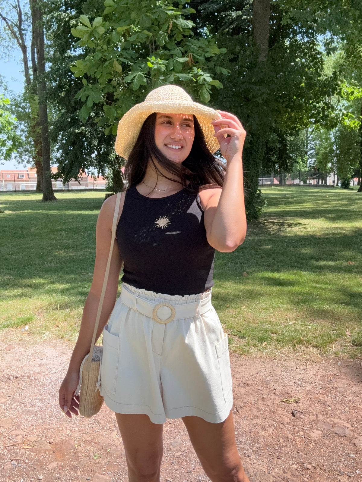 Top noir broderie court - Soleil