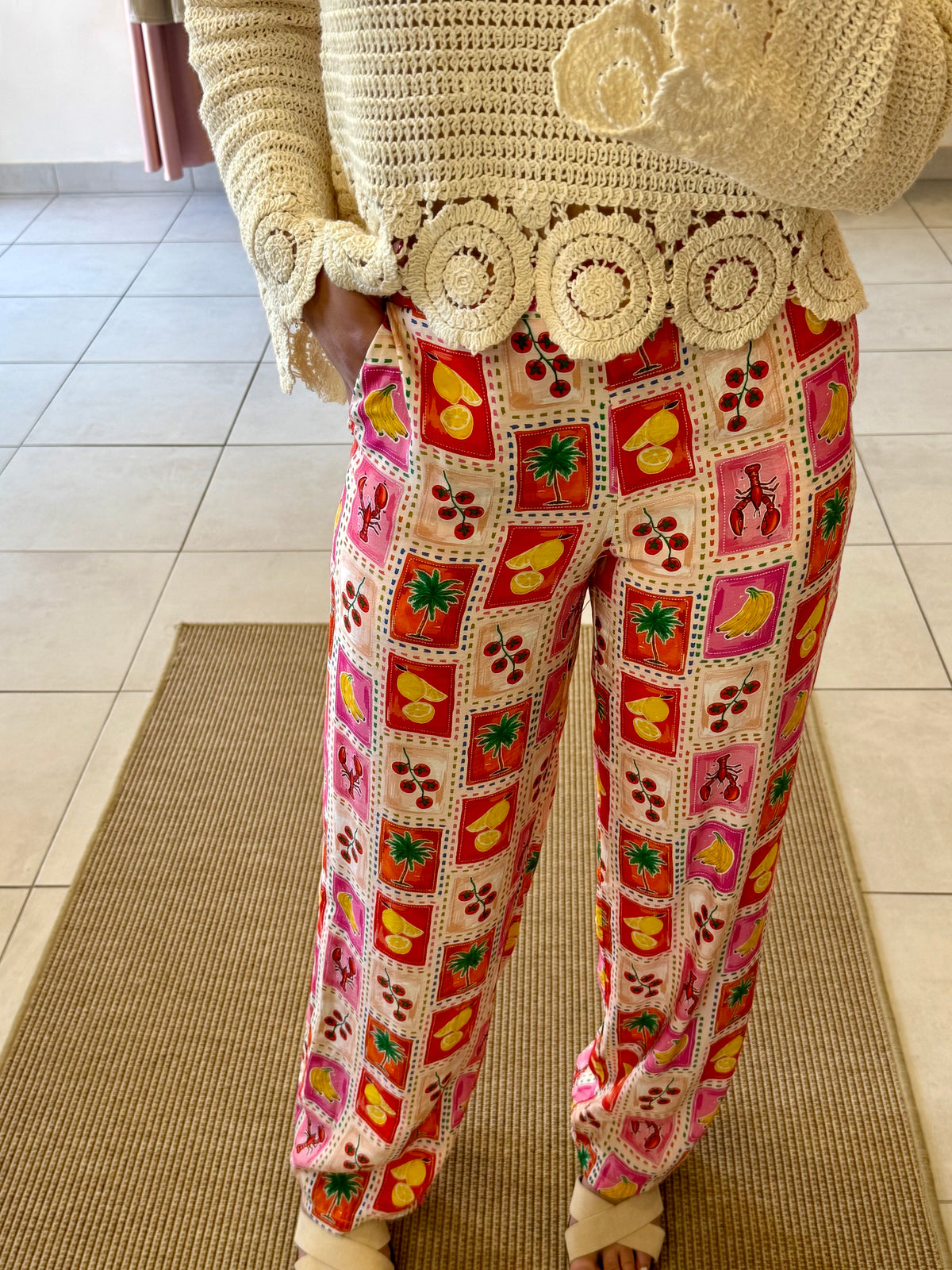 Pantalon motifs rouge-Mia