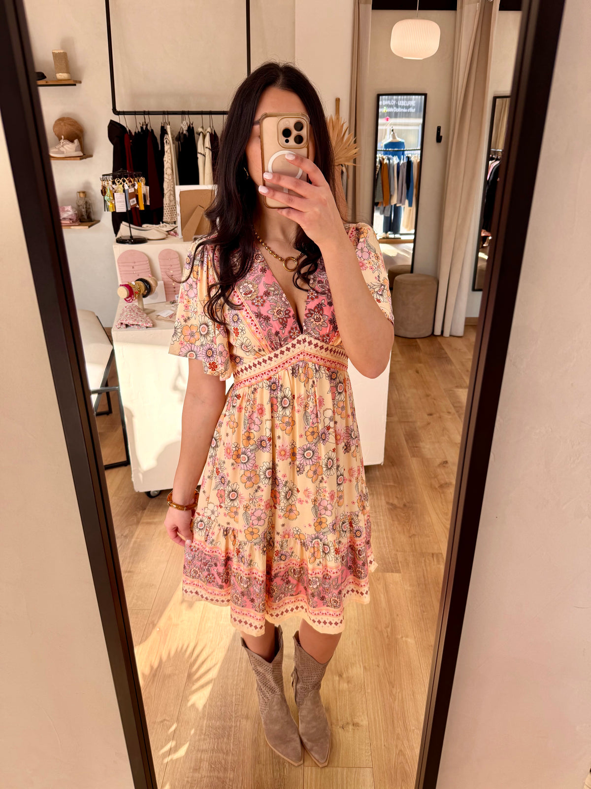 Robe motifs - Victoria